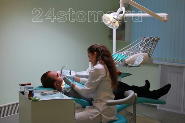 Лечение переднего верхнего зуба цена thumbnail
